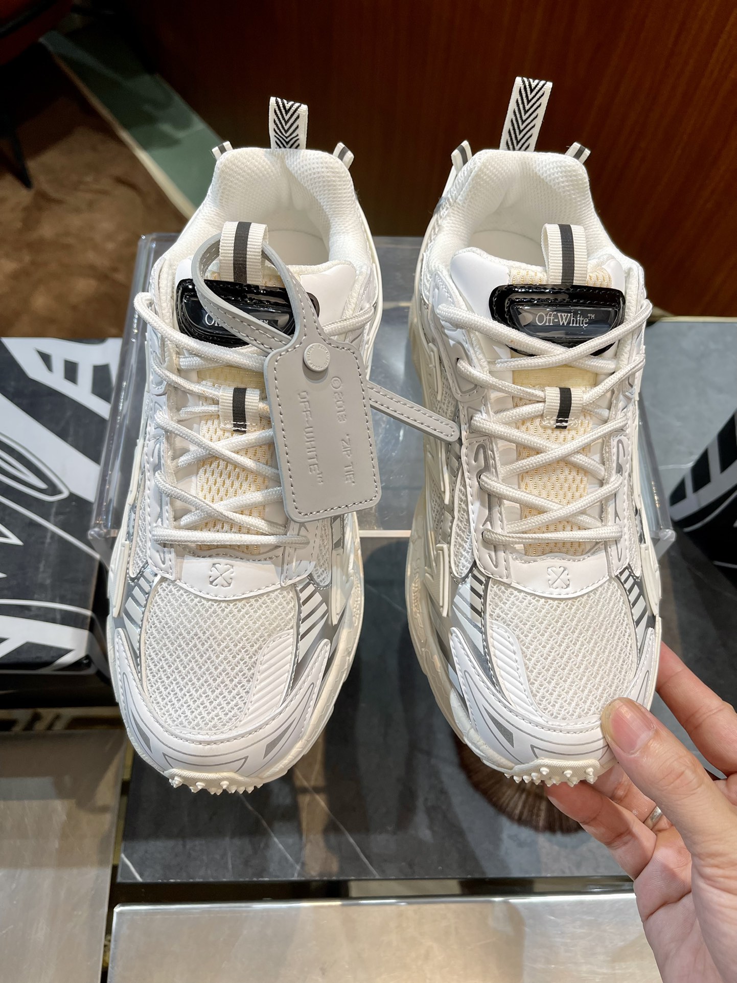 Off White sz36-47 08